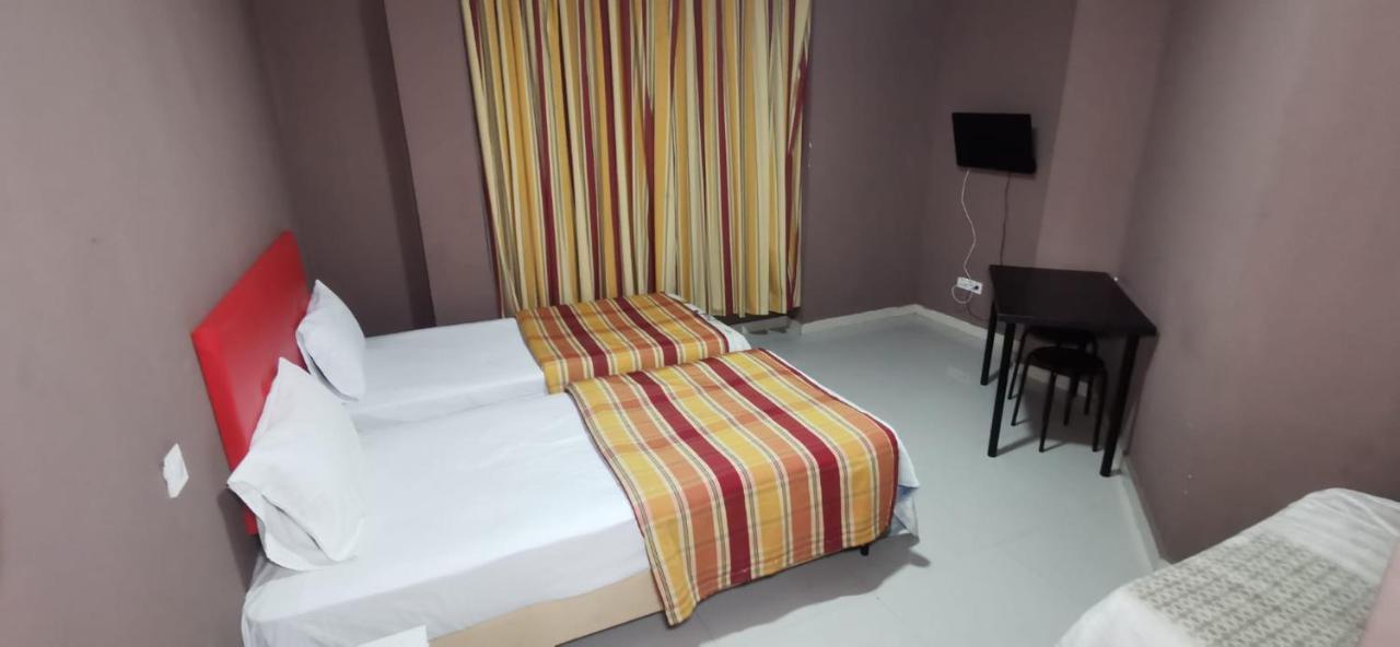 Hostal Gracia Torrejón de Ardoz Exterior foto